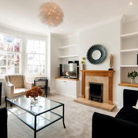 Modern Family Home In London Close To Amenities And Train Exteriér fotografie