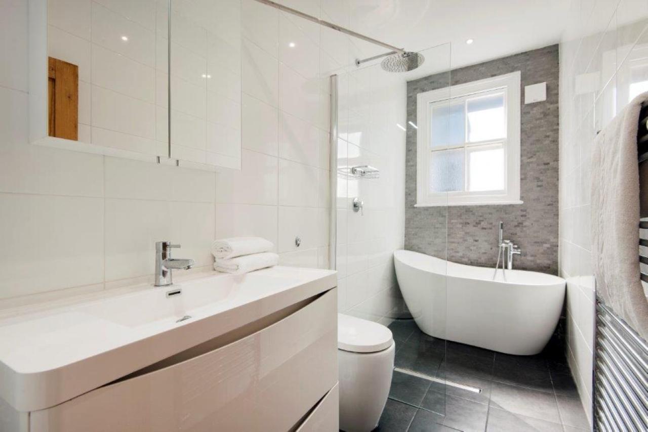 Modern Family Home In London Close To Amenities And Train Exteriér fotografie